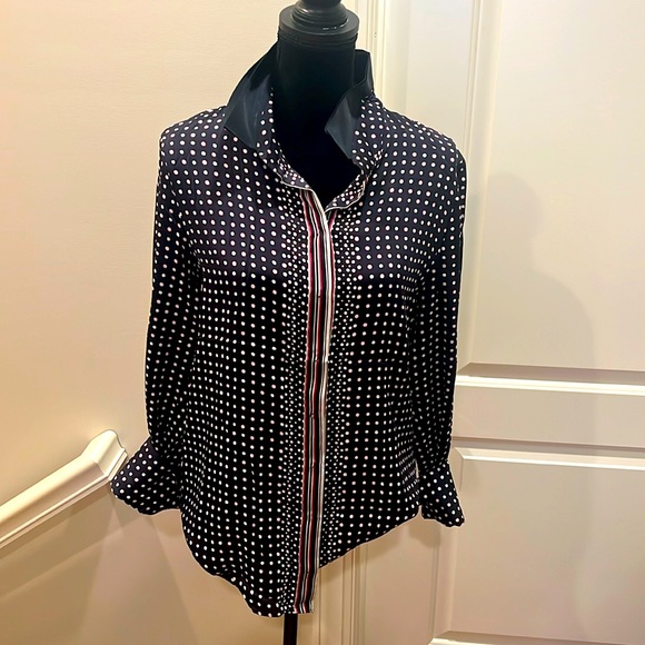 Stretch silk dark navy with double layer cross grain collar. Snap placket - Picture 2 of 9